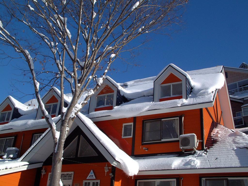 Tanigawadake Raspberry Youth Hostel Минаками Экстерьер фото